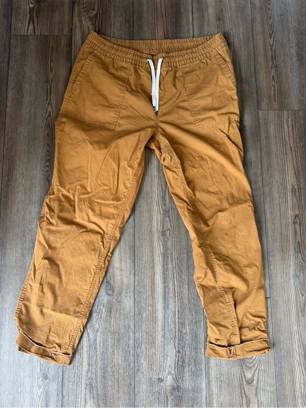 Vuori Cropped Drawstring Ankle Pants in Dark Khaki - Picture 2 of 11